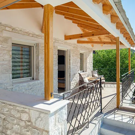 The 2d Daire Theologos (Thasos)